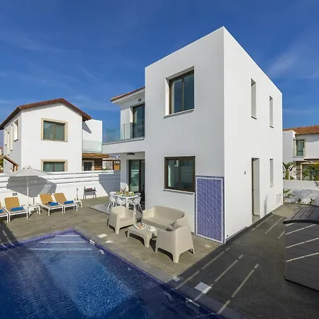 Levanda 30 * Paralimni