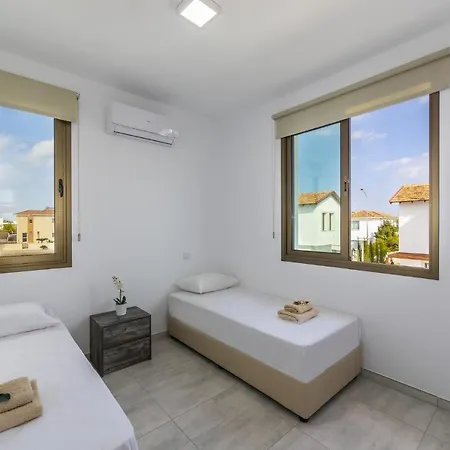 Levanda 30 * Paralimni